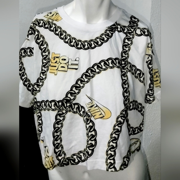 Nike Tops - Nike crop top